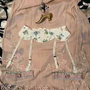 Vintage 1940s or 50s rayon jersey garter belt in rare floral pattern